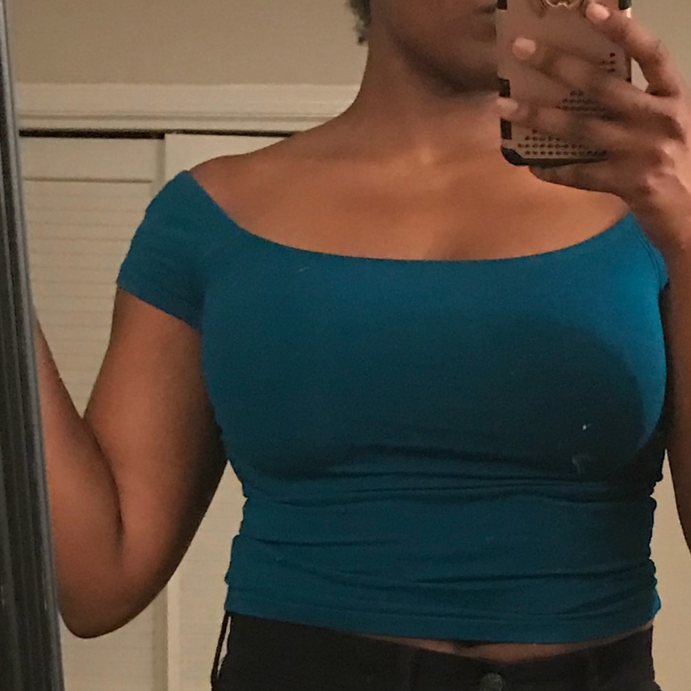 Scoop neck crop top
